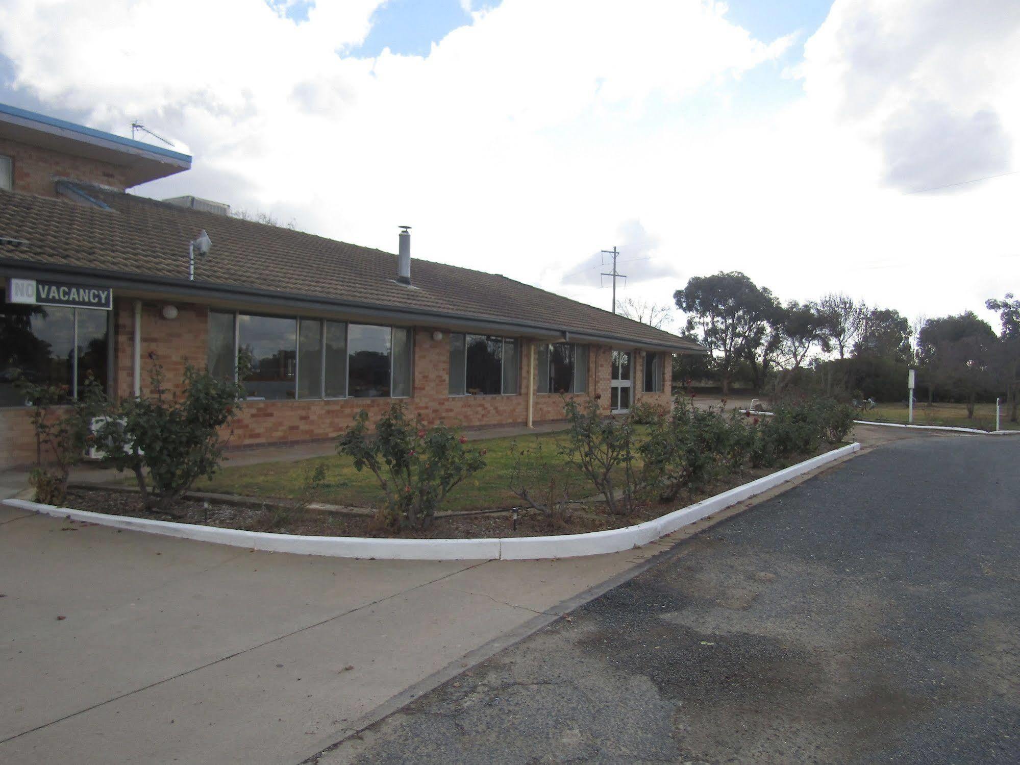 Allonville Gardens Motel Wagga Wagga Exterior photo